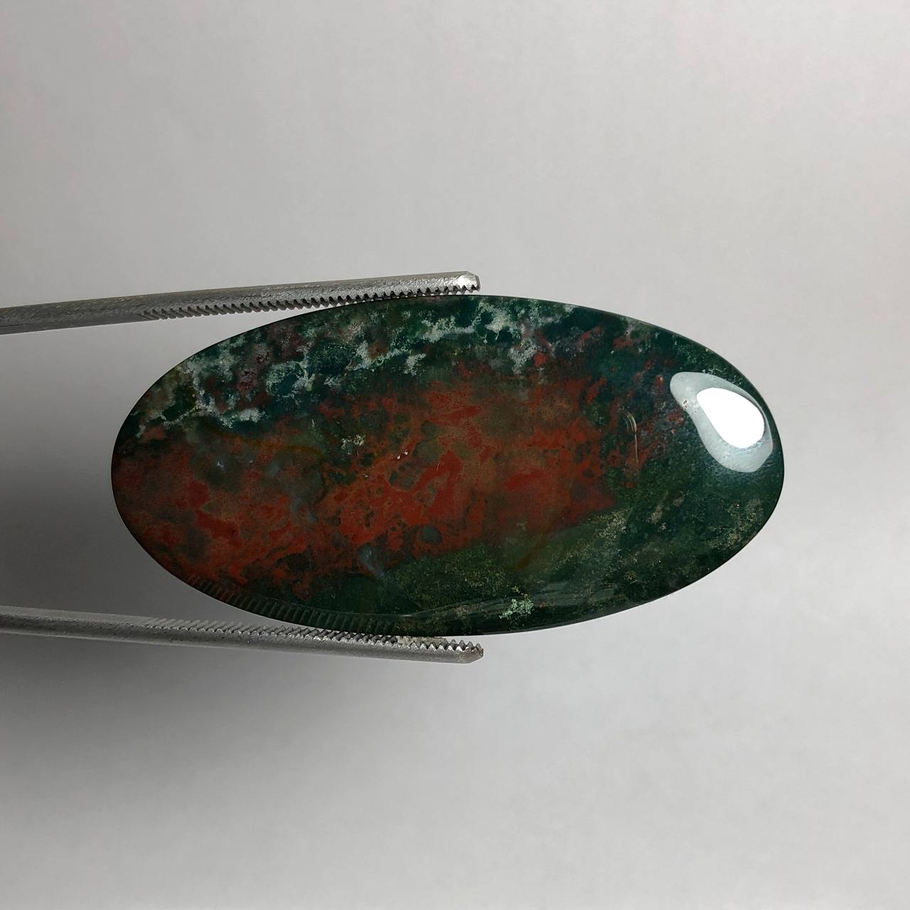 نگین بلوداستون طبیعی درشت کلکسیونی بیضی 240223