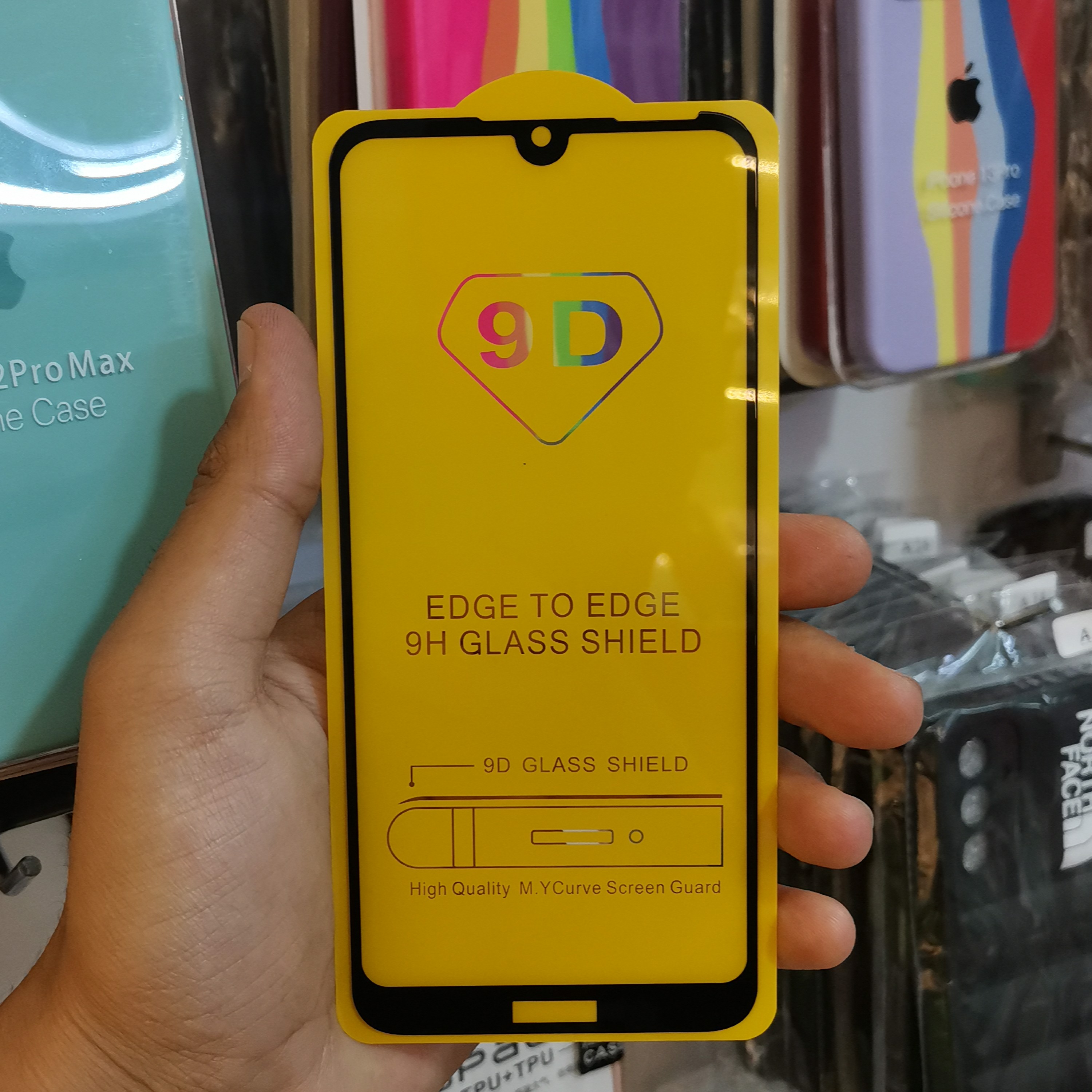 گلس شیشه ای مناسب برای y6