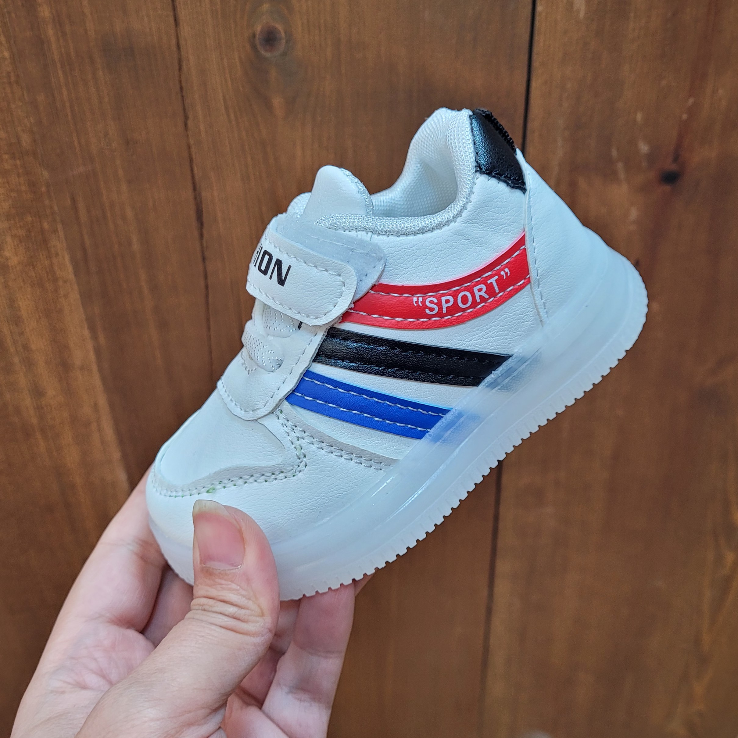 کفش کتونی چراغدار آدیداس سفید با خط مشکی آبی پسرانه دخترانه اسپرت