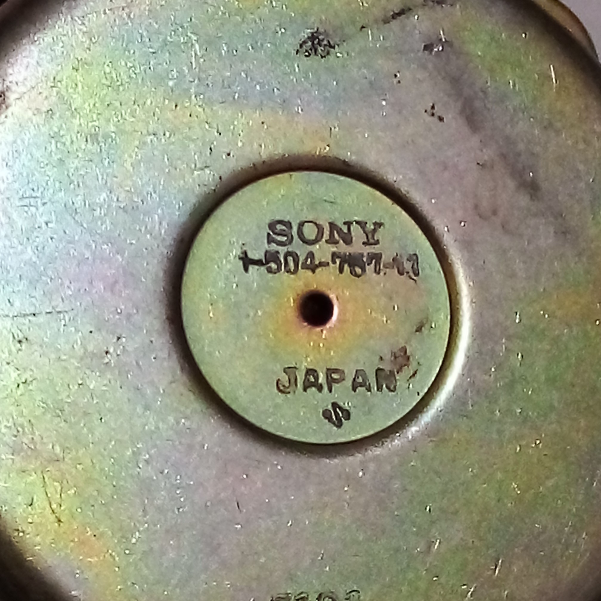 بلندگوباندچوبی ضبط های قدیمی ابعاد اهنربا7سانت در7سانت ابعاد سوراخ پیچ تقریبا14 سانت.باند sony  اصل ژاپن  