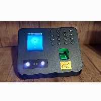 دستگاه حضور و غیاب تشخیص چهره و اثرانگشت