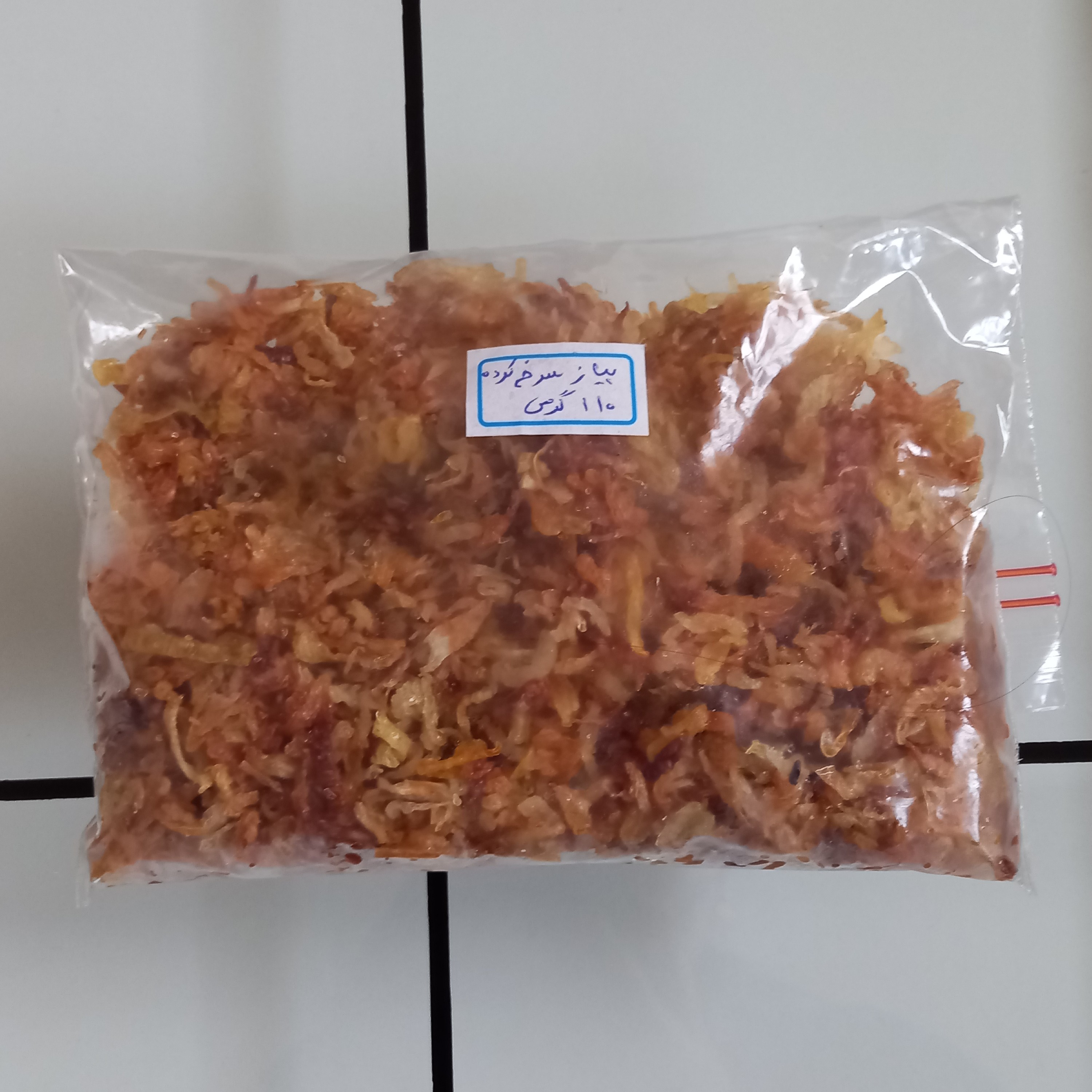 پیاز سرخ شده با بهترین نوع پیاز وزن صد وده گرم هشتاد هزار تومان قیمتشه کاملا طلایی و چیپسی سرخ شده 