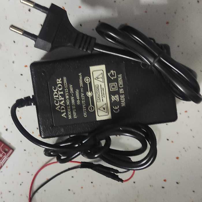 آداپتور 12 ولت  2  آمپر برای راه  انداز