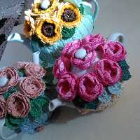 کاور قوری قلاببافی با گلهای برجسته و مناسب قوری متوسط ارتفاع12سانت و دور قوری 45 سانت