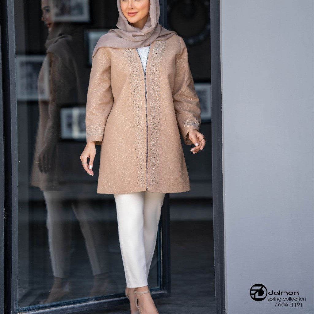 مانتو مجلسی جنس ژاکارد با خرجکار نگین،تنخور عالی(فریسایز مناسب 42تا46)