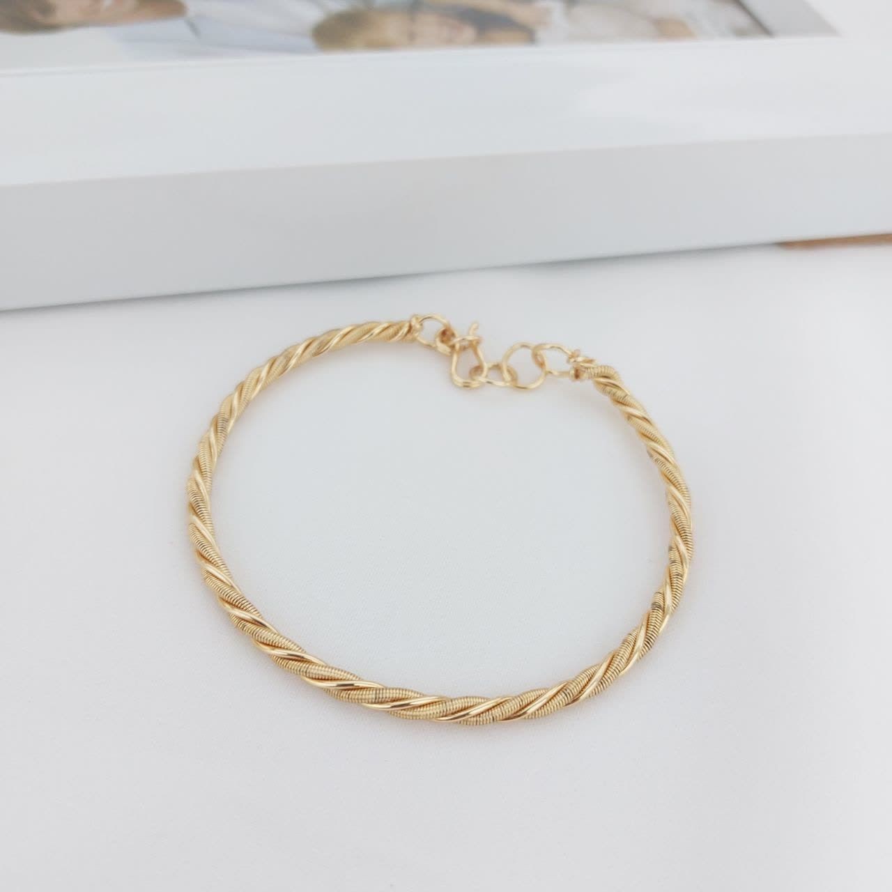 دستبند کد10983طرح طلا.آبکاری طلا.ضدحساسیت.رنگ ثابت