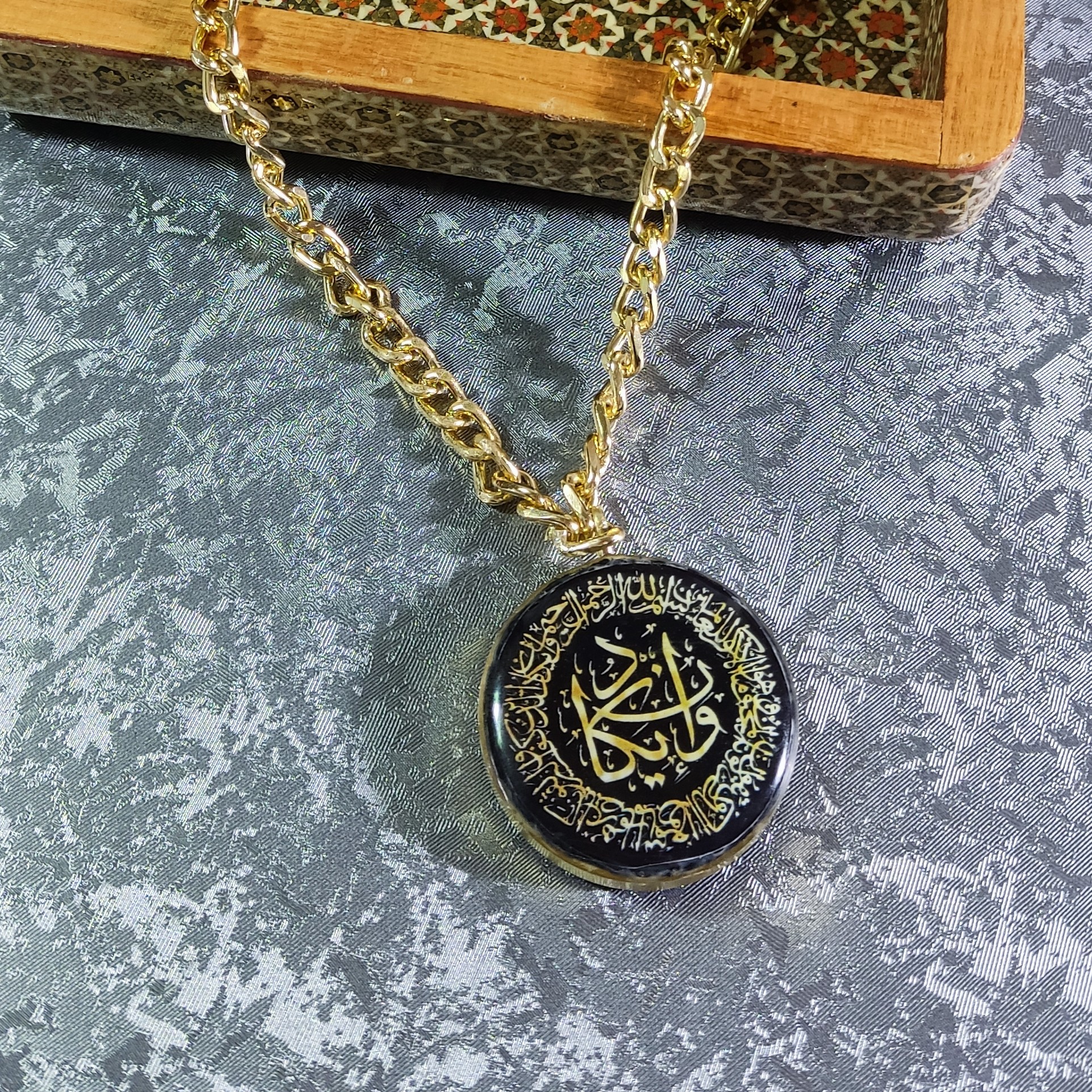 آویز ماشین طرح ونیکاد  . قابل سفارش به صورت یک رو و دو رو  . قابل سفارش با عکس طرح دلخواه 