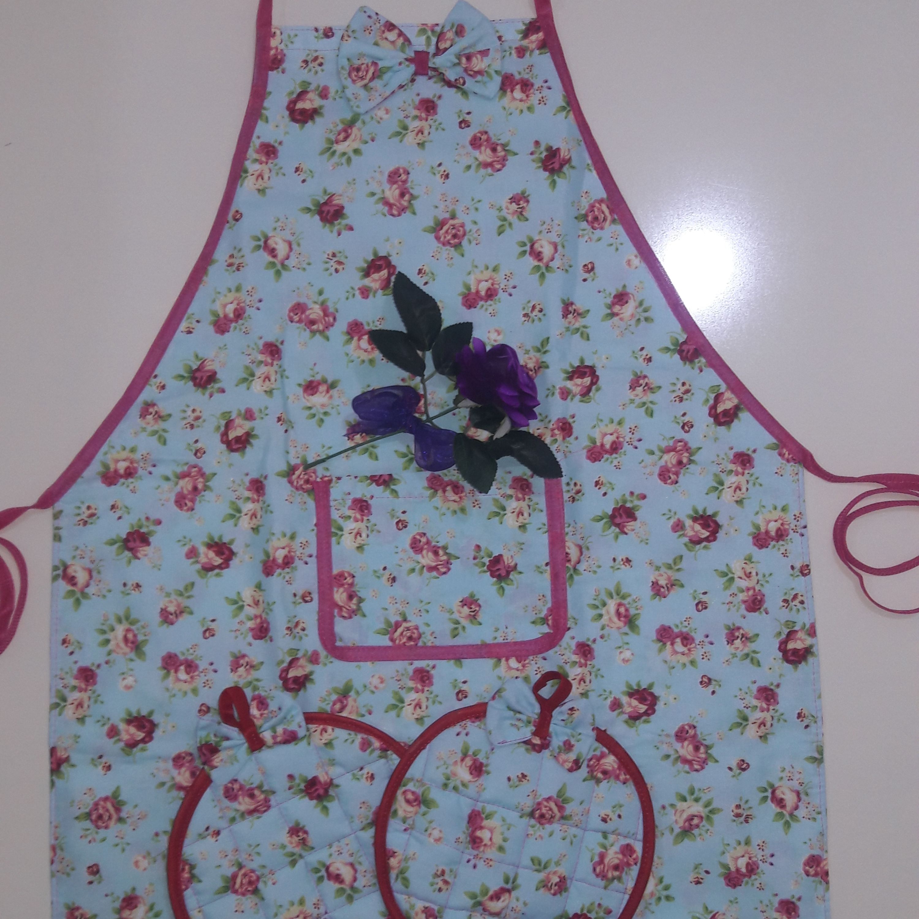 پیش بند ساده اشپزخانه با دستگیره دایره ای