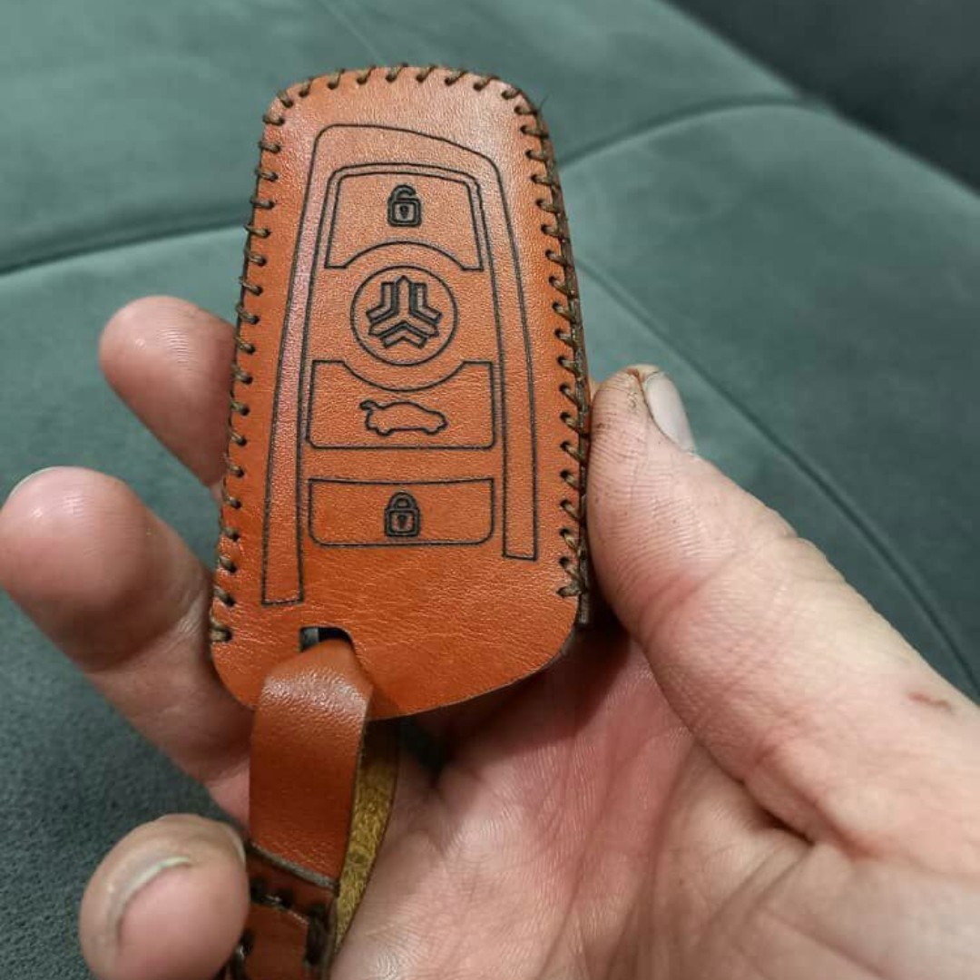 کاور سوئیچ  چرمی کوییک دستدوز دوخته شده با چرم طبیعی قابل سفارش در رنگ دلخواه
