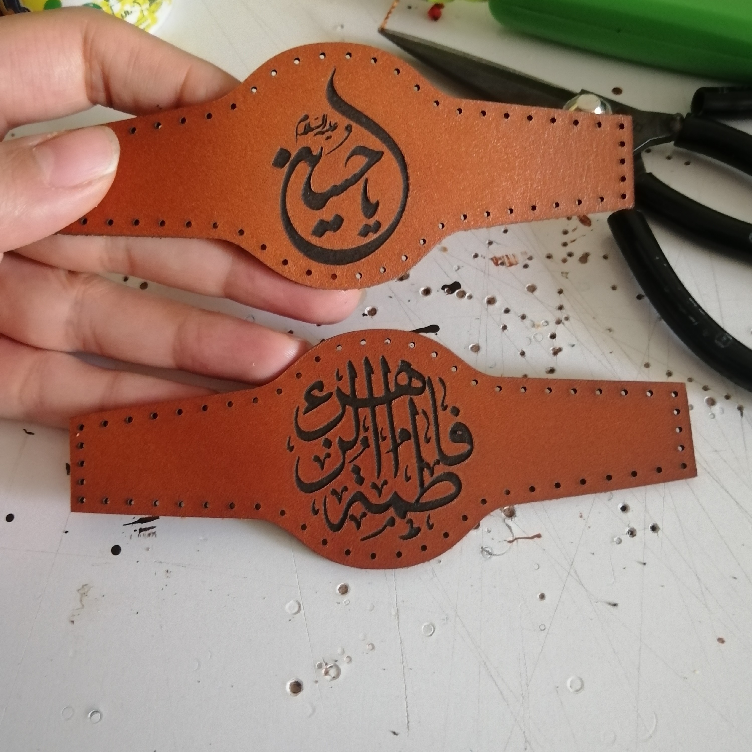 بازوبند چرم طبیعی