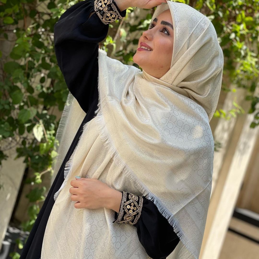 روسری ابریشم سیلک لمه قواره140 وارداتی