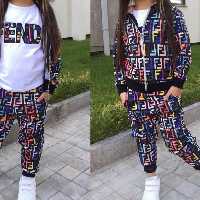 ست سه تیکه اسپورت شیک و جذاب جنس مخمل بدون ریزش شلوار جیبدار مناسب حدود سنی 2 تا 9 سال 