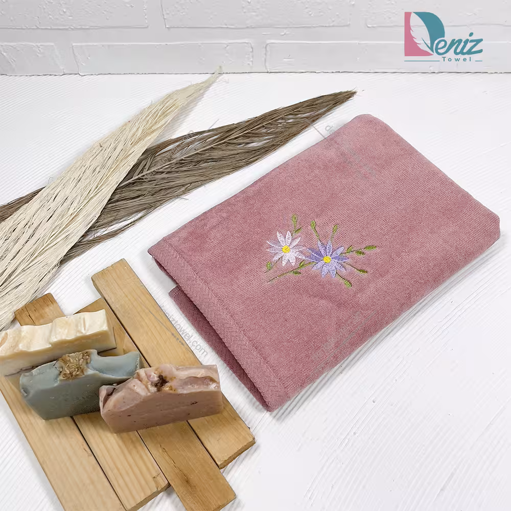 حوله دستی گلدوزی مایسا رنگ کالباسی
