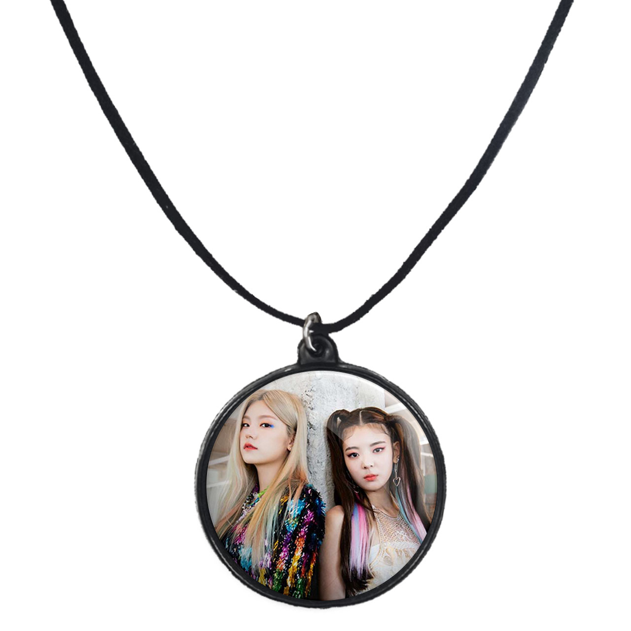 گردنبند پرمانه طرح گروه موسیقی ایتزی کد pmb.13214 مدل دو طرفه