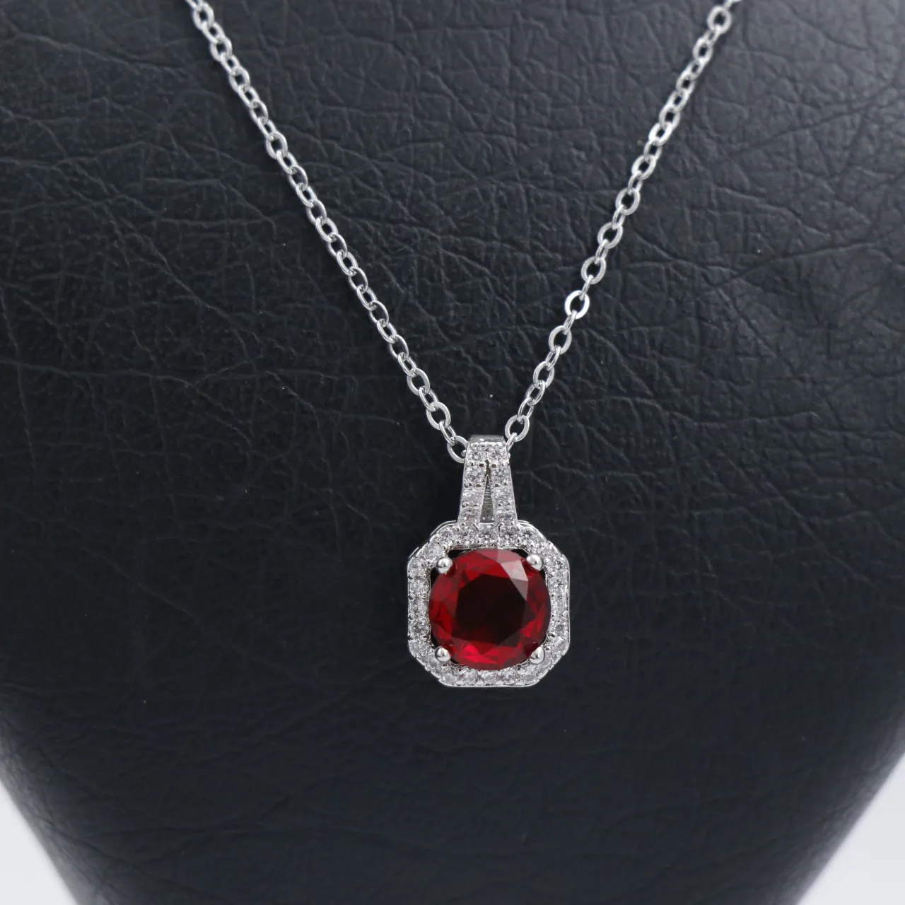 گردنبند دخترانه طرح یاقوت سرخ مربعی نقره ای 73935