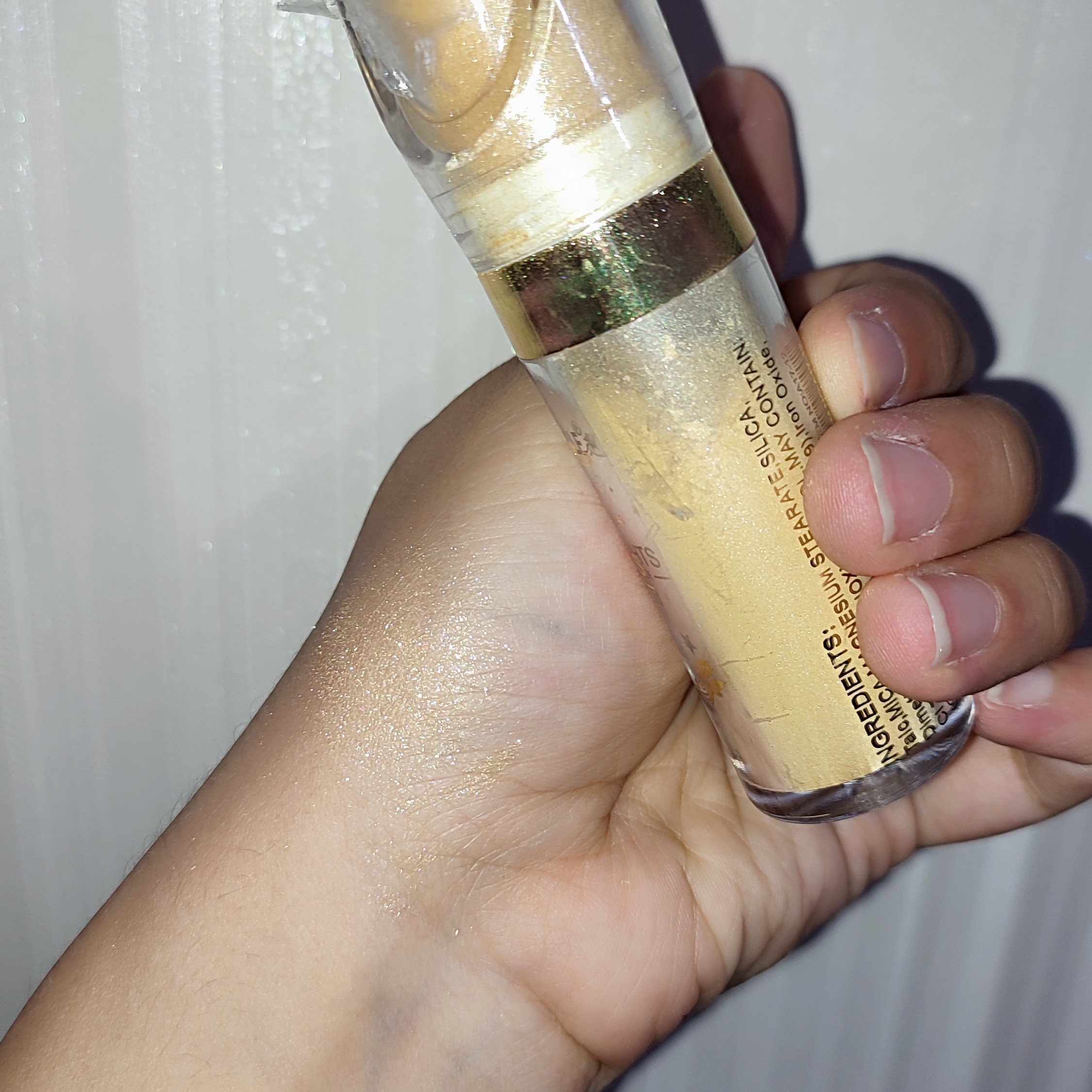 هایلایتر ایمن آف نوبل معروف اینستا در رنگ طلایی