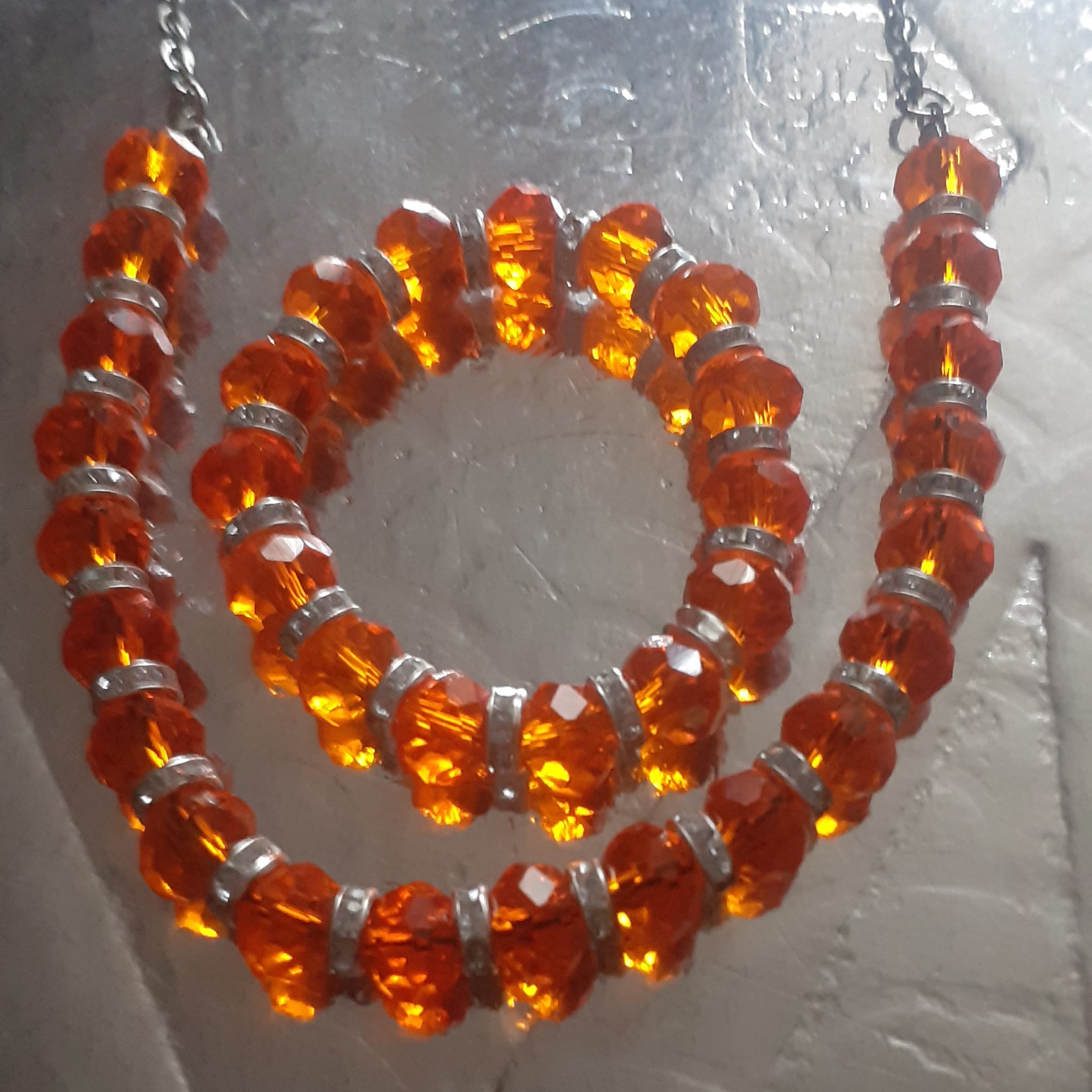 گردن بندو دست بند  کریستالی ست با زنجیر نقره ای وقفل استیل 