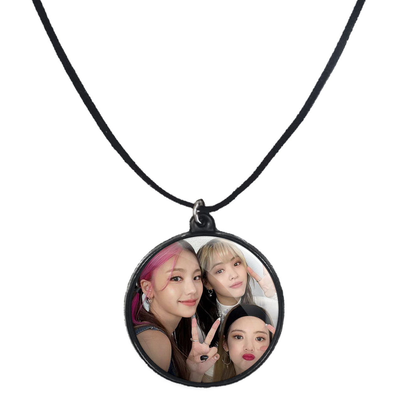 گردنبند پرمانه طرح گروه موسیقی ایتزی کد pmb.13121 مدل دو طرفه