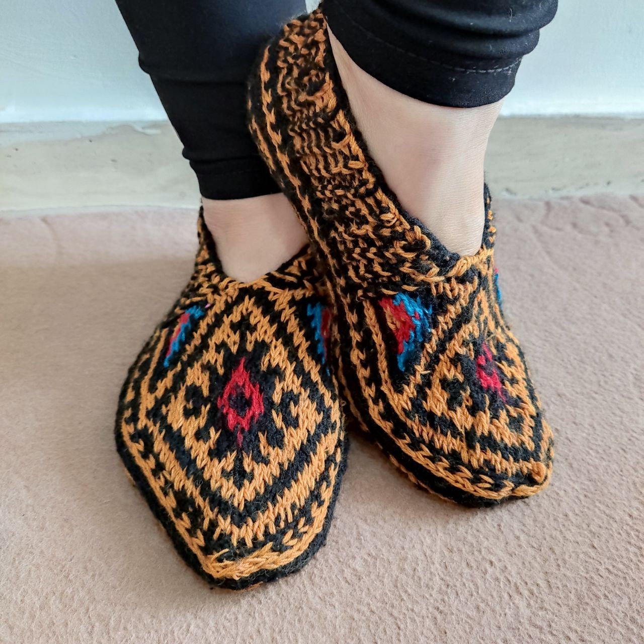 پاپوش دستبافت زنانه و دخترانه و پسرانه کد 15