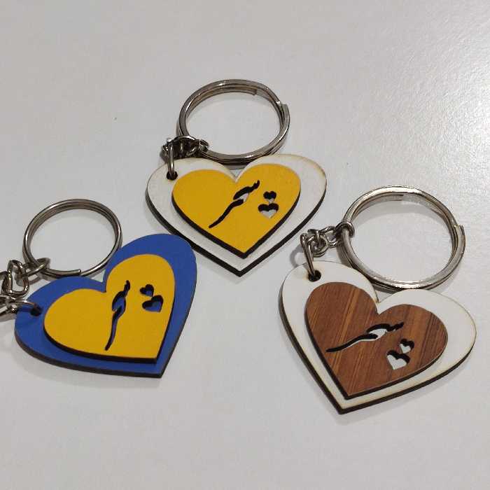 دست کلید چوبی (پاسوییچی) قلبی شکل اسم سحر دارای رنگبندی و شکل مختلف 