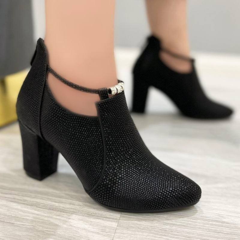 کفش کلاسیک 
کد009پاخوری شیک 
پاشنه دلتا ترک 
رویه خاویاری جدید کیفیت عالی 
size37 ta 40پ