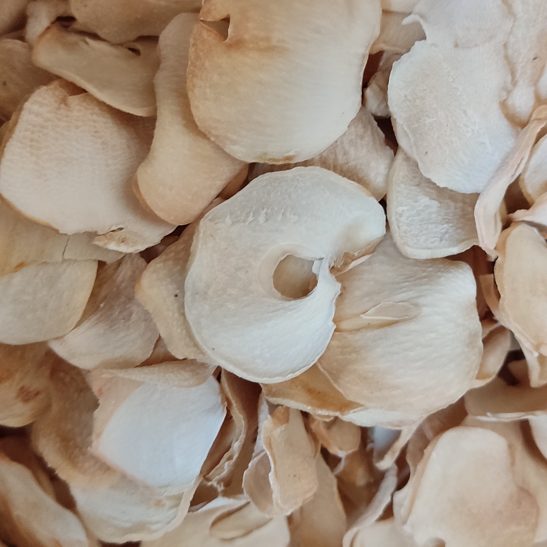 خلال موسیر تهیه شده از دل کوهستان کامل به صورت سنتی خشک شده است موسیر کوه محصول