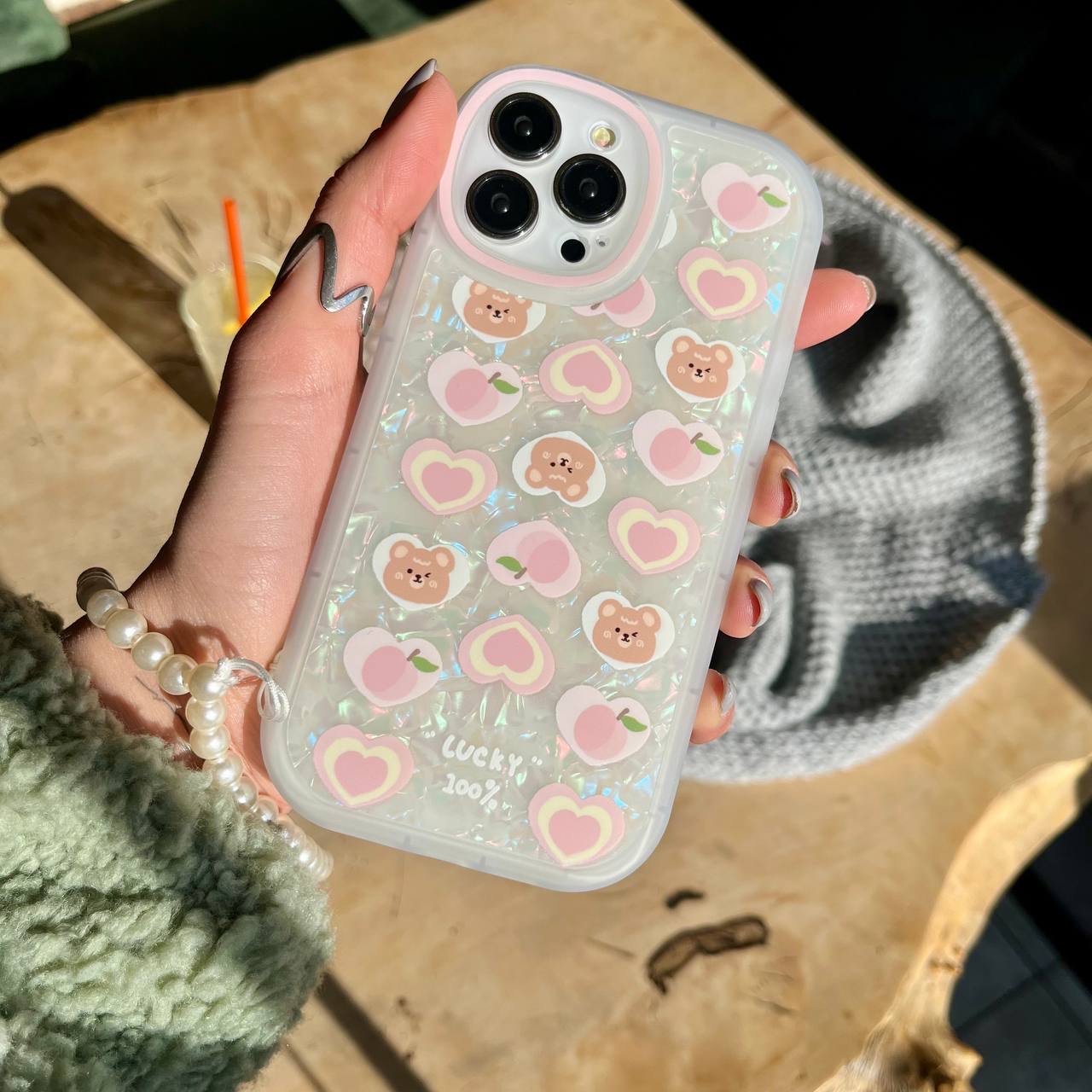 قاب یخی با دستبند مرواریدی