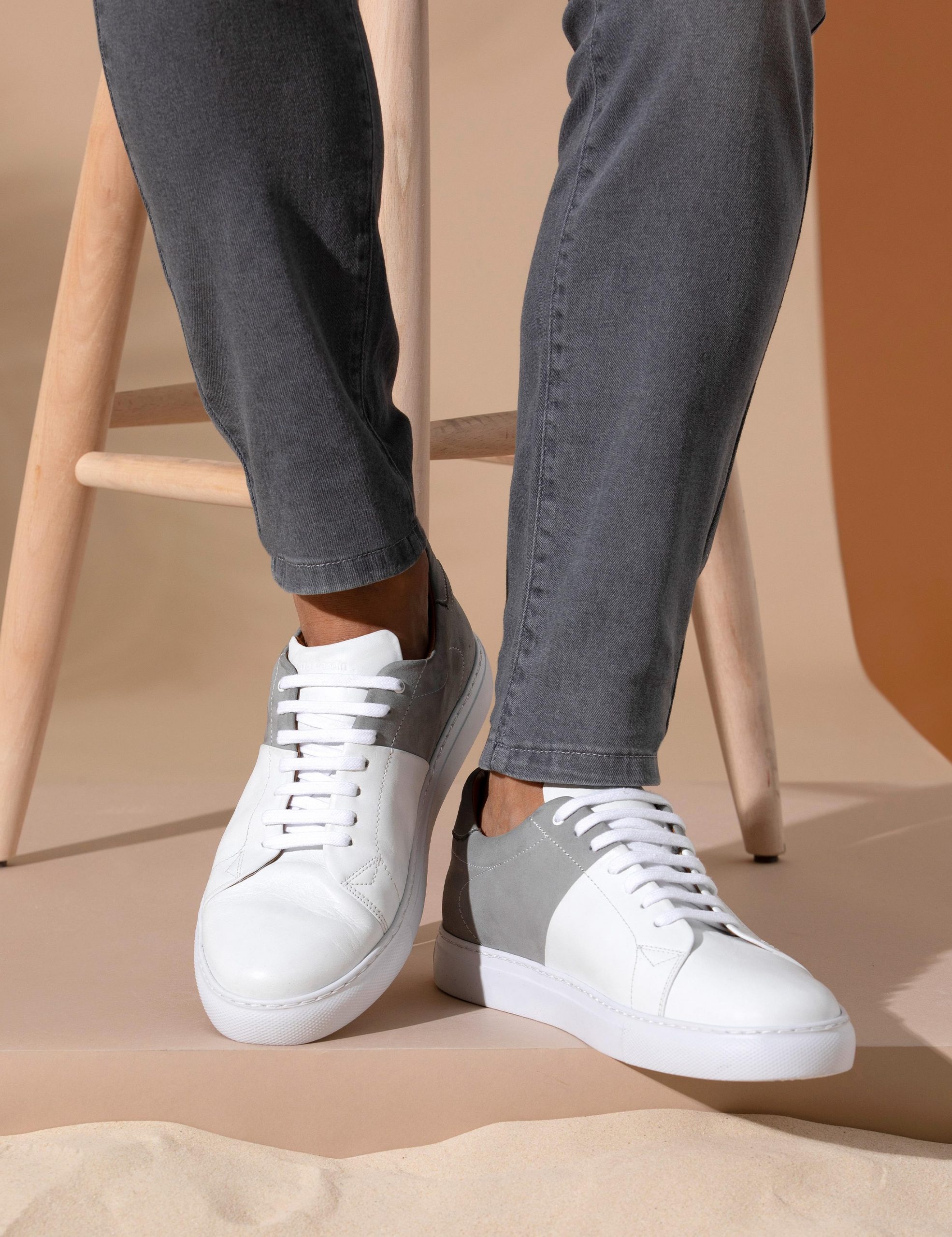 کفش روزمره مردانه خاکستری روشن پیرکاردین - فروشگاه لباس شهرمون