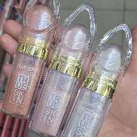 هایلایتر پودری
دارای شاین های ریز و درخشاااان
قابل استفاده برای صورت،بدن و مو
 حجم بالا و به صرفه
دارای پد برای استفاده 