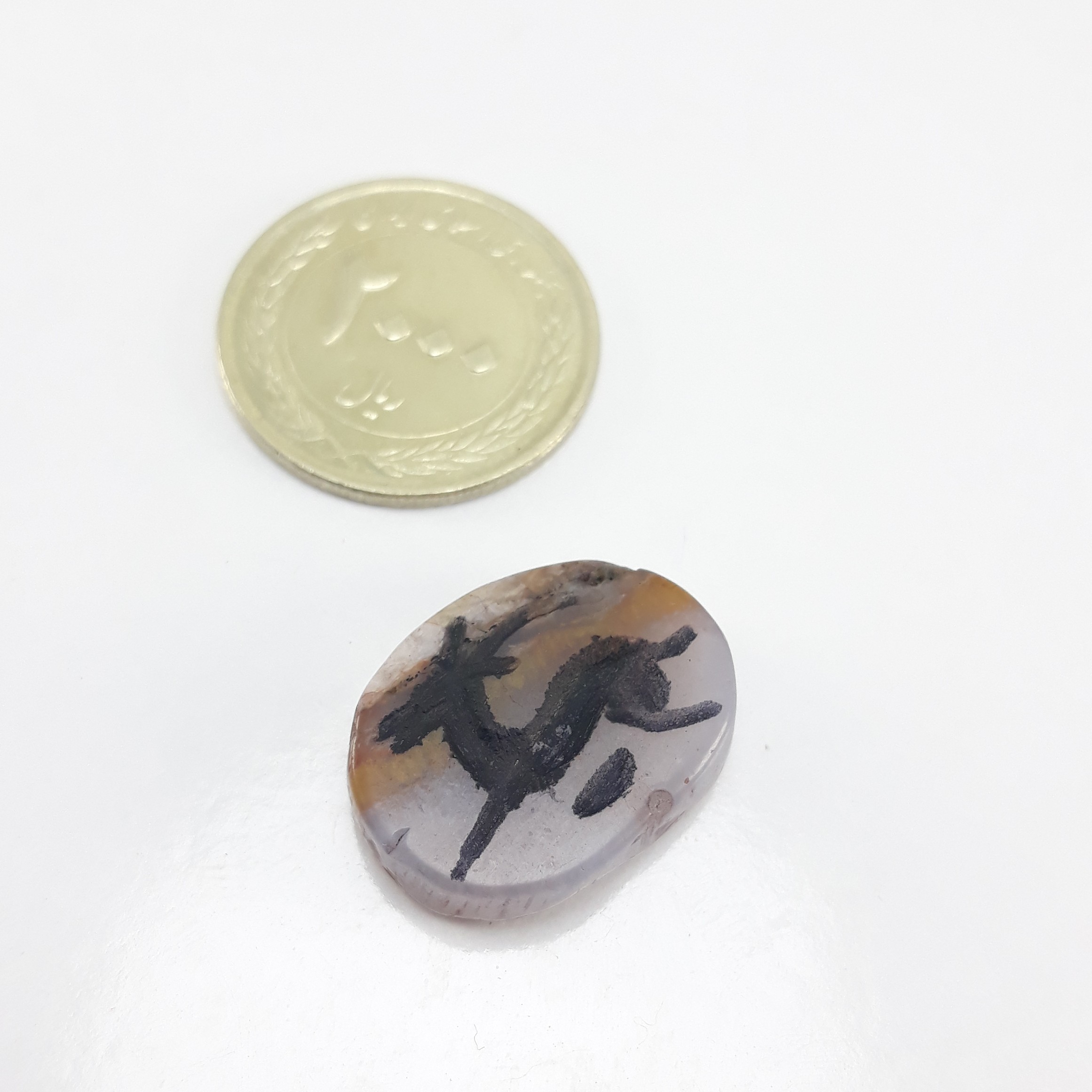 عقیق کبود  با نشان آهو  کهنه به ضمانت معدنی 