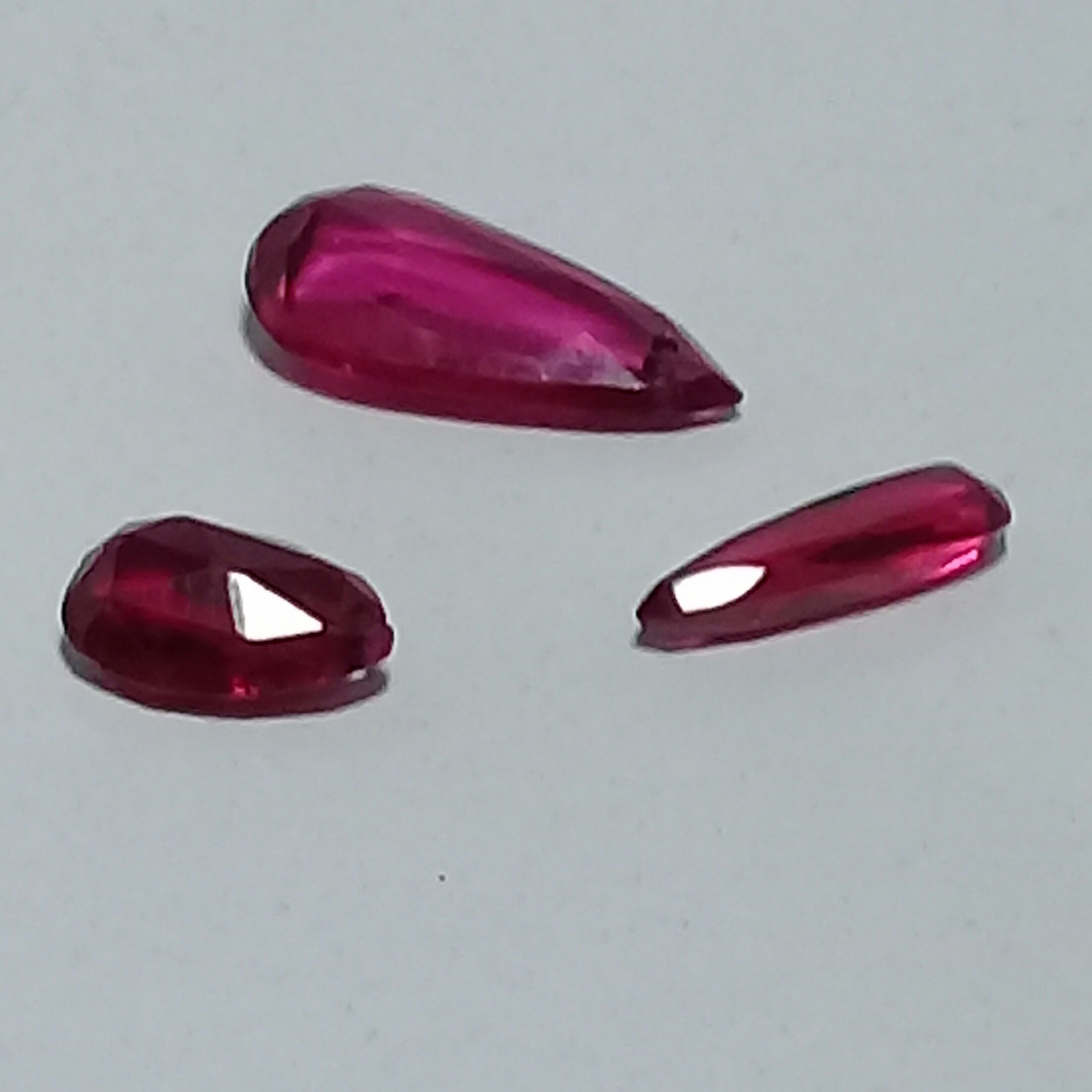 نگین یاقوت قاجاری  قدیمی14.60 قیراط ضریب  سختی 9