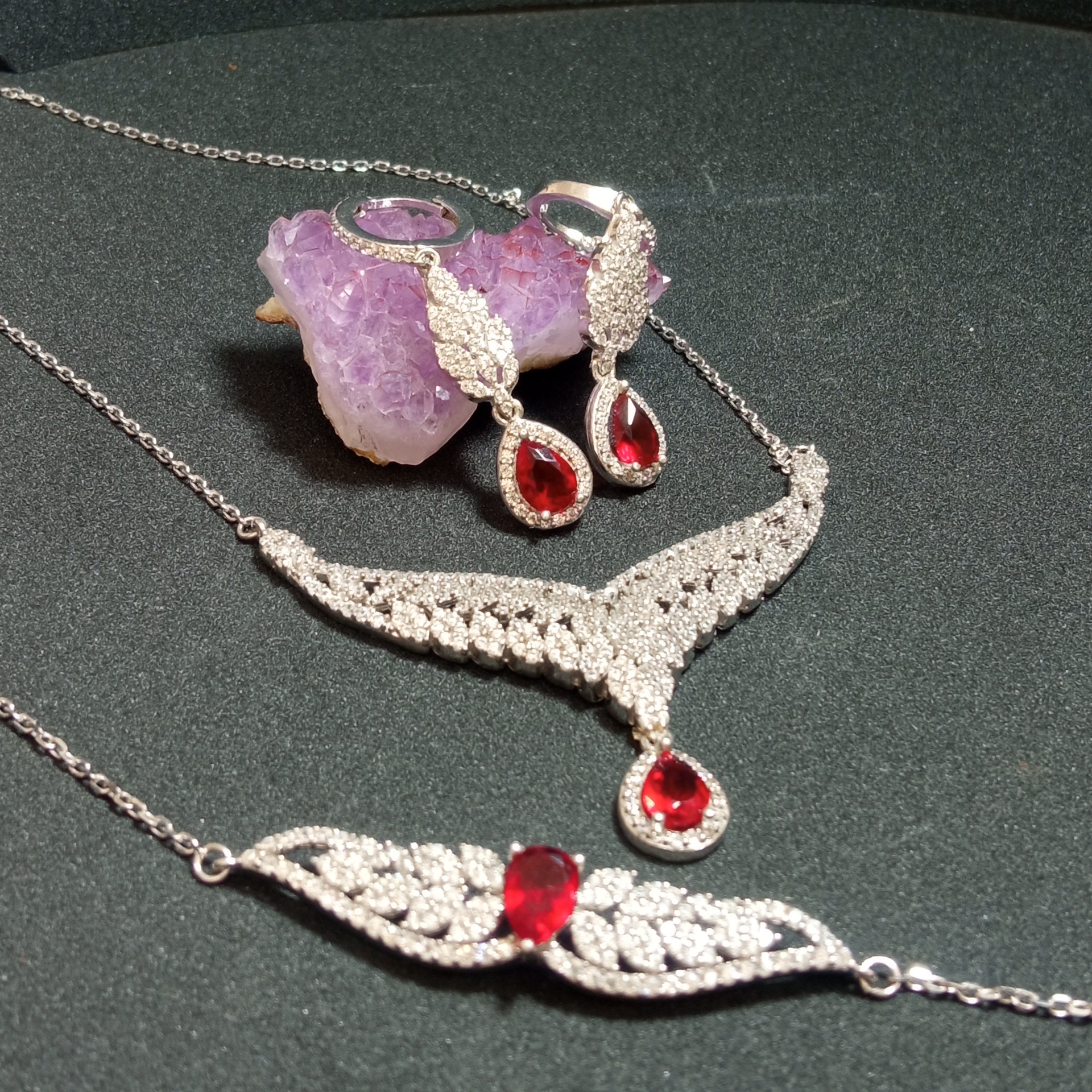 تمام ست  نقره ترکی عیار 925 شامل گردنبند و گوشواره و دستبند بسیار زیبا