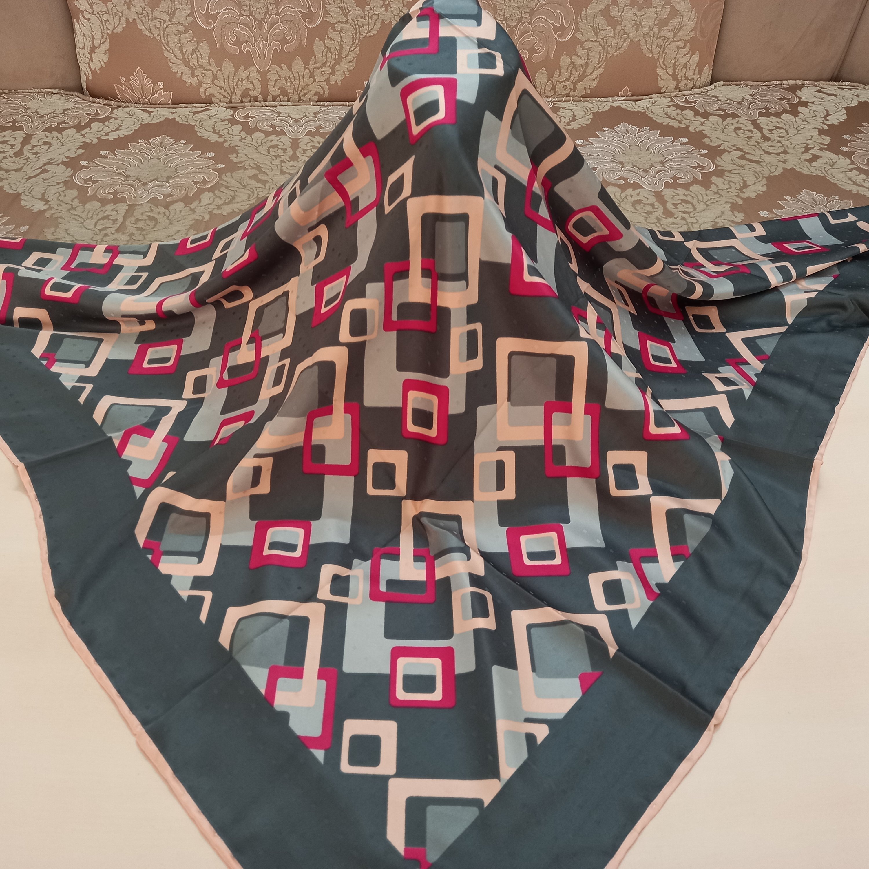 روسری ساتن سوزنی