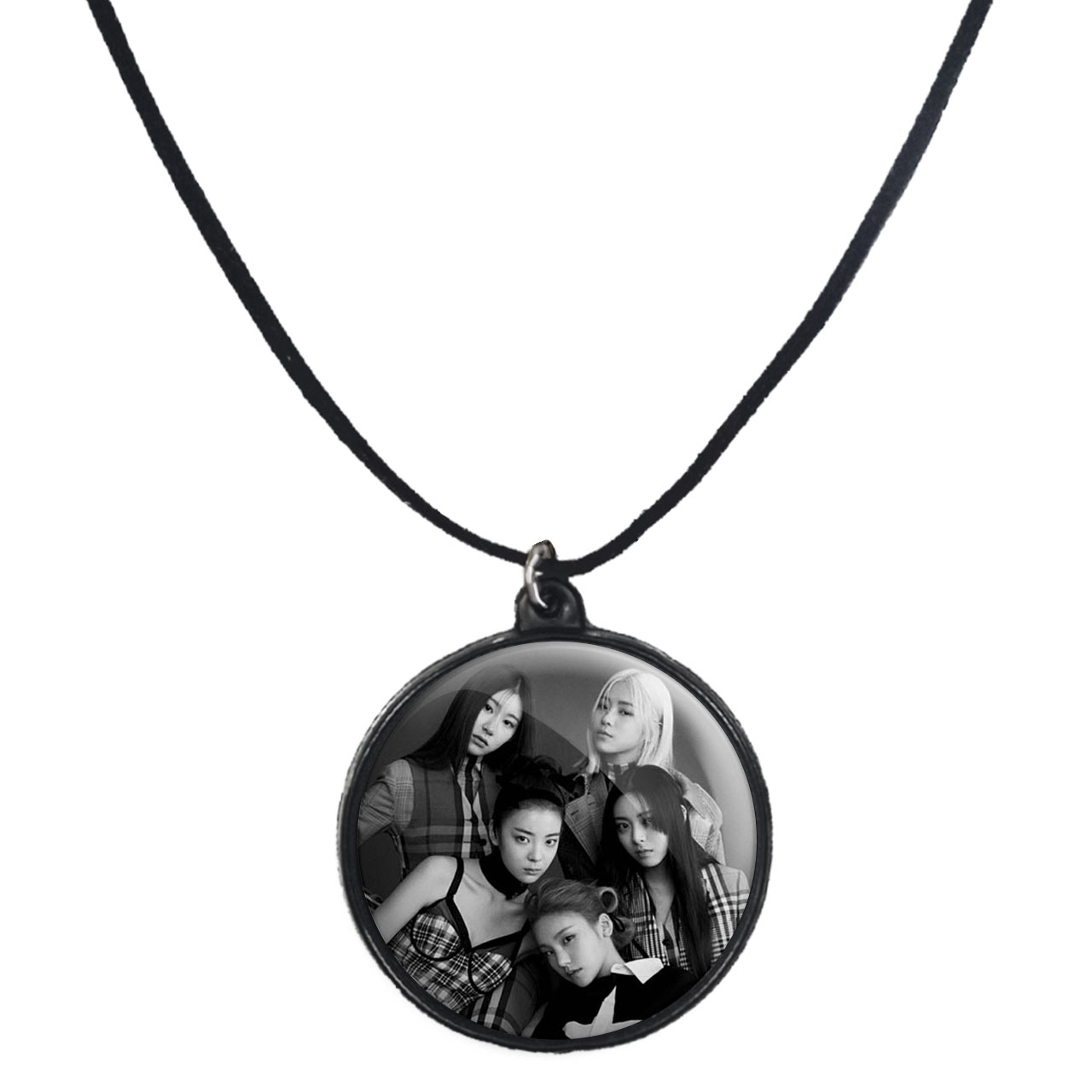 گردنبند پرمانه طرح گروه موسیقی ایتزی کد pmb.13264 مدل دو طرفه