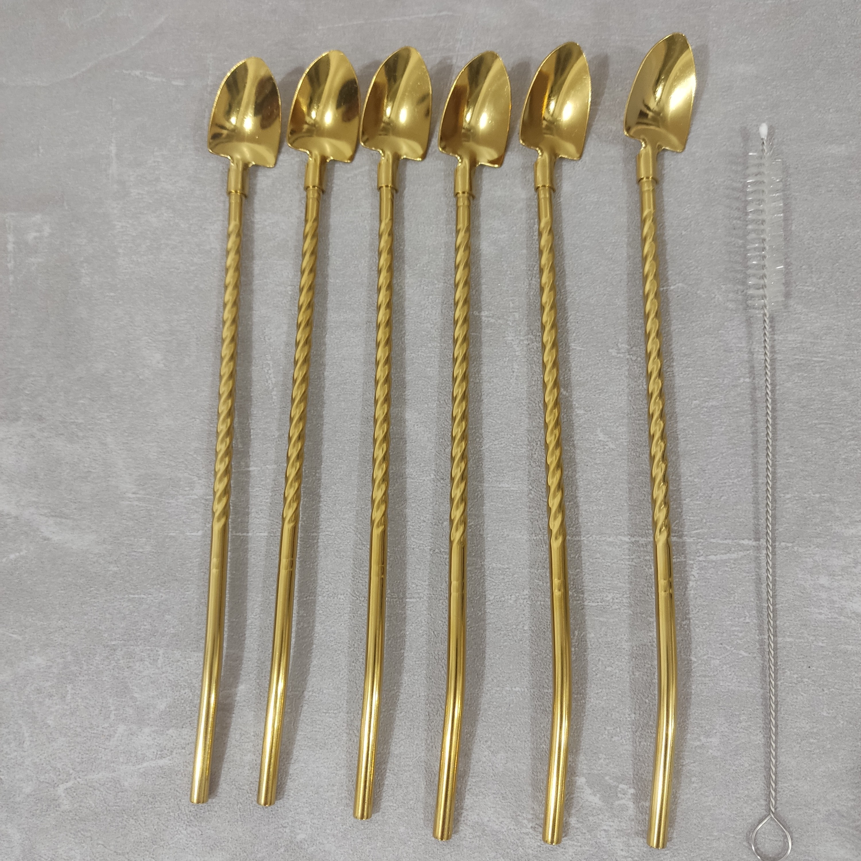 قاشق نی دار استیل طلایی مارک یونیک لایف مناسب نوشیدنی و شربت بسته 6 عددی همراه با فرچه  طول 22 سانت .Unique life 