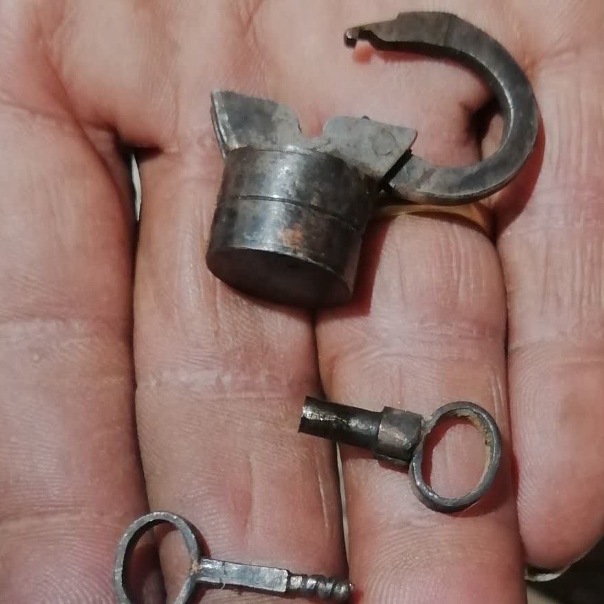 قفل کلکسیونی طرح قدیم استوانه ای کوچک 2/5 سانتی متر مشکی 