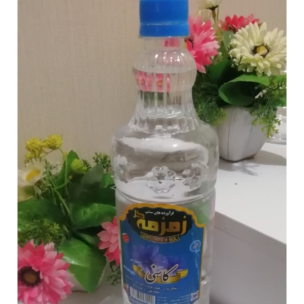 عرق کاسنی، چنانچه با عرق شاتره مخلوط شود از بهترین نوشیدنی فصل گرم میباشد