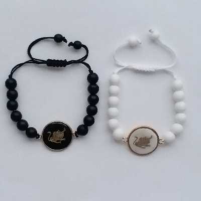 دستبند مدل ماه تولد مرداد و مرداد F62 مجموعه 2 عددی