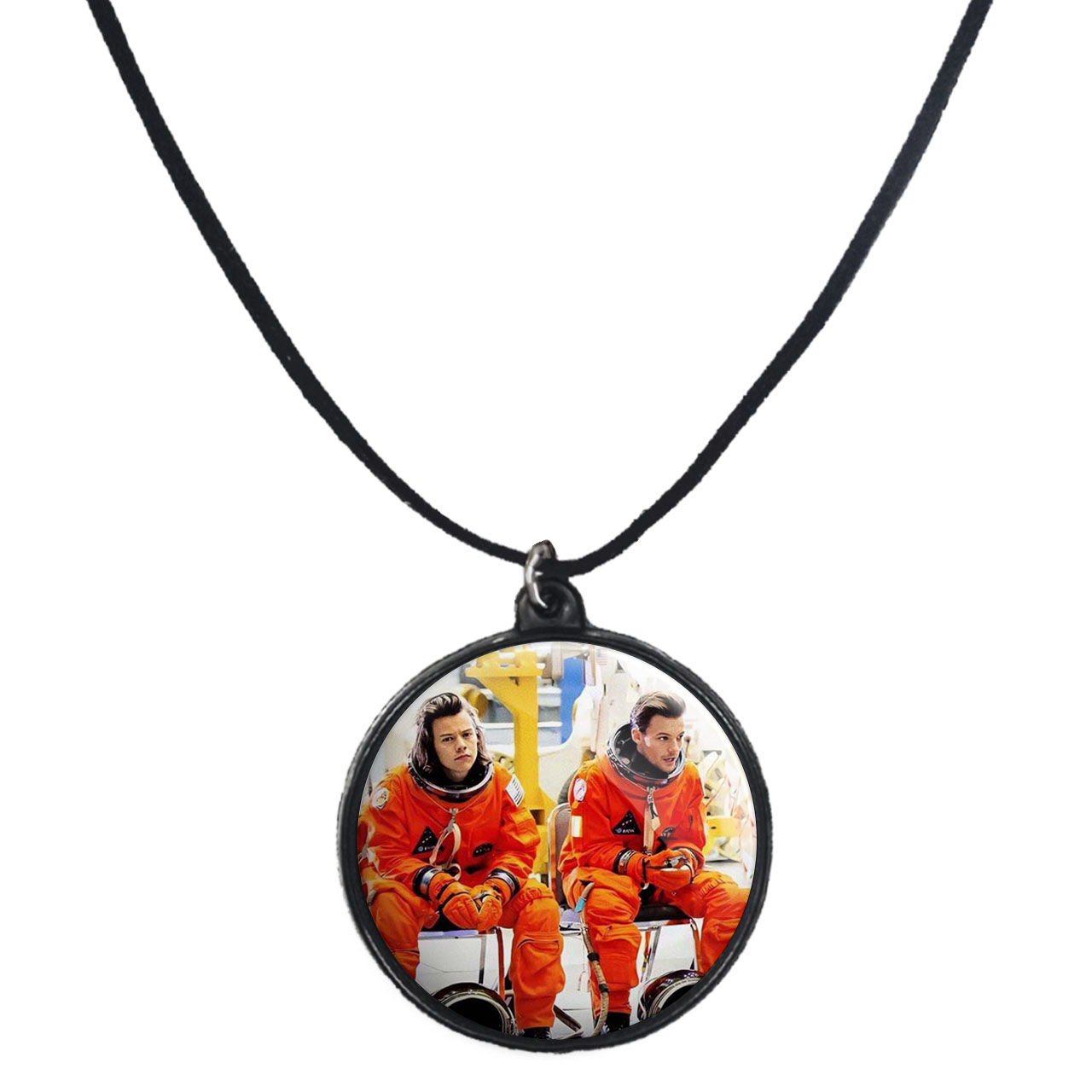 گردنبند پرمانه طرح One Direction کد pmb.13595 مدل دو طرفه