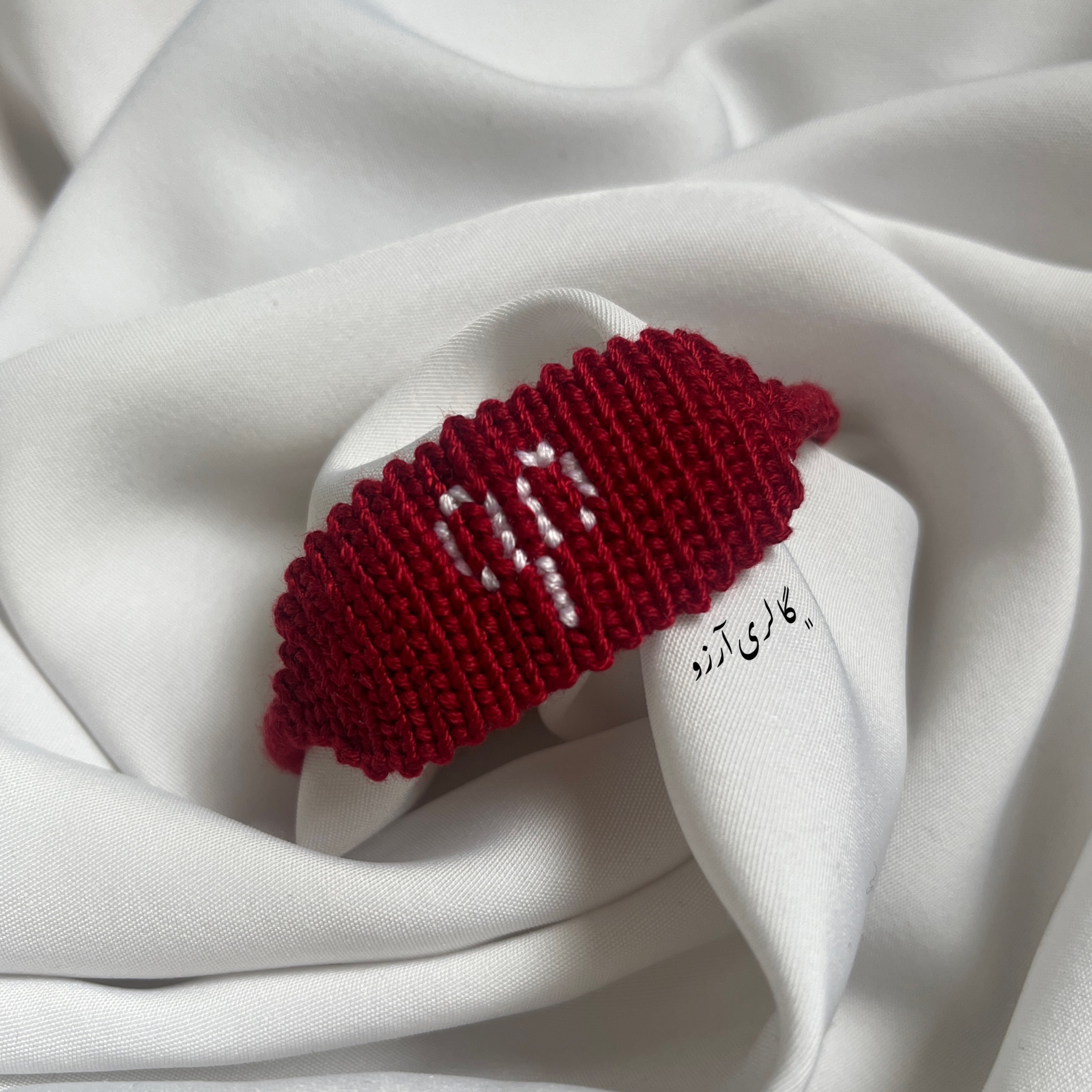 دستبند یونانی ماه فروردین