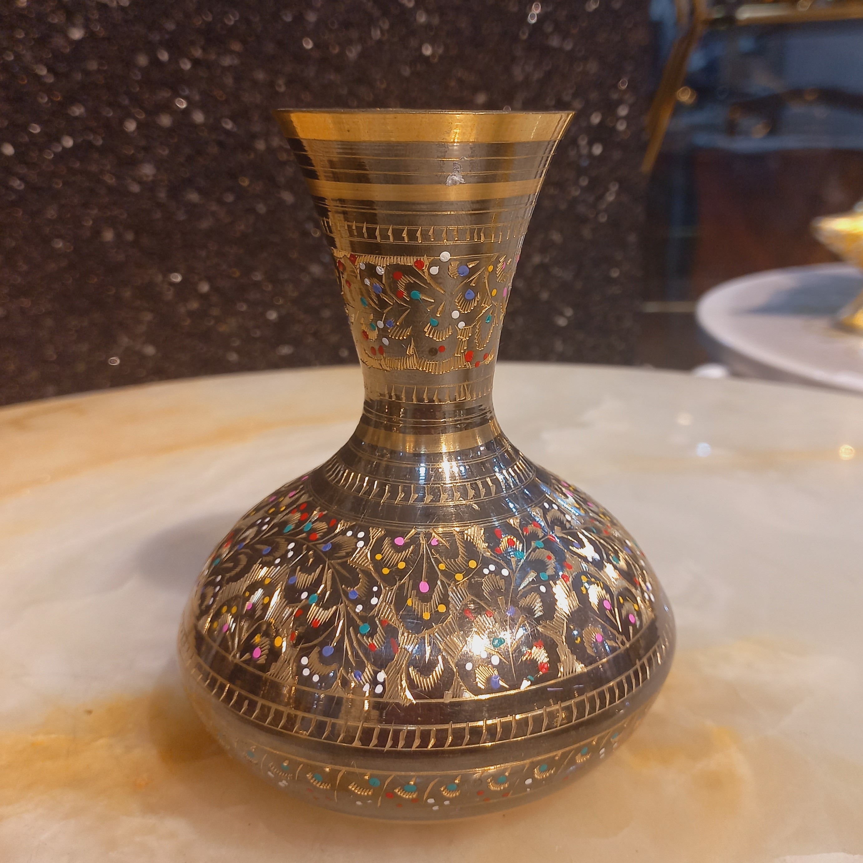 گلدان برنجی(برنز) کشمیری رنگ کوره ای رنگ ثابت طرح قلم دست کیفیت و پرداخت درجه یک