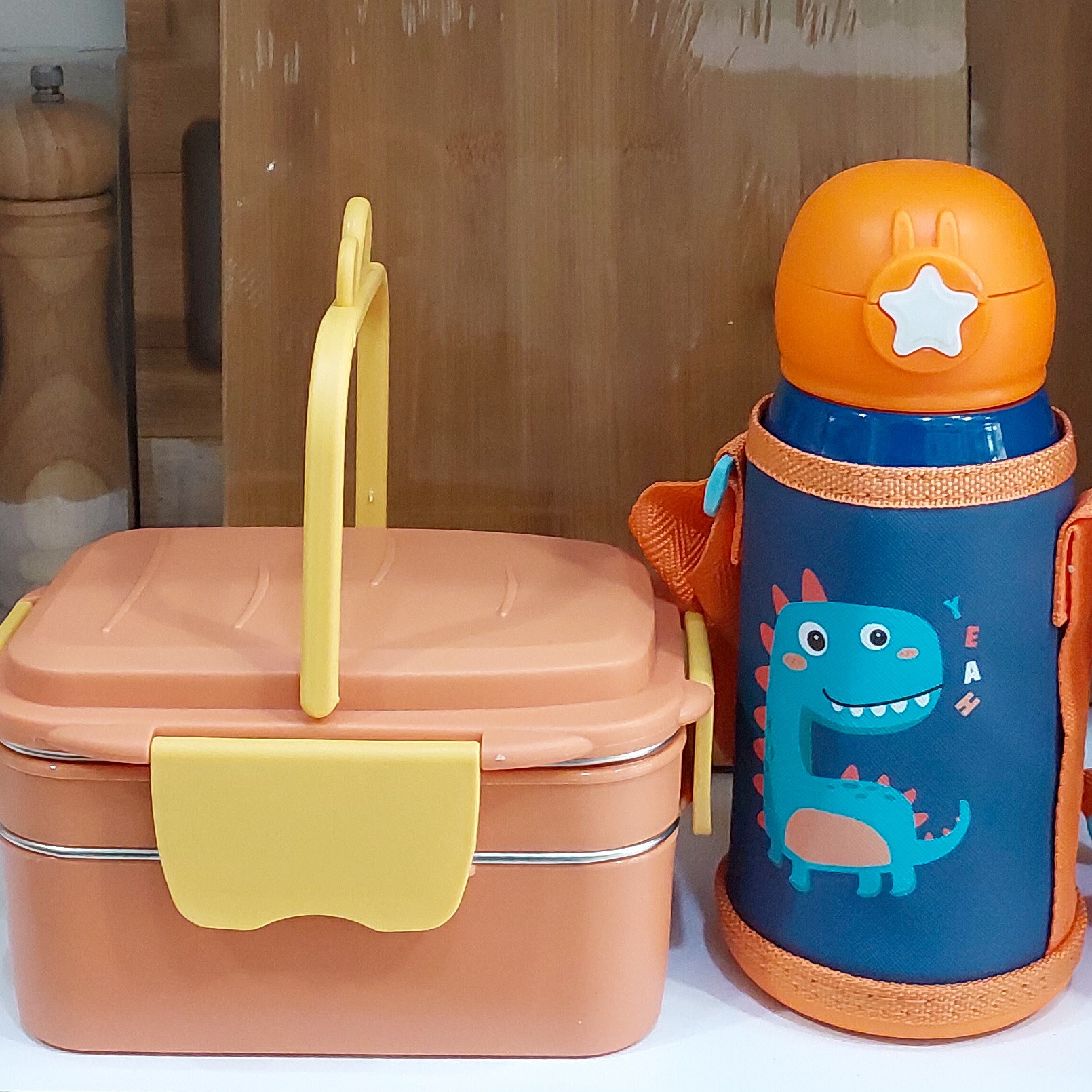 فلاسک دو جداره  کیف دار همراه درب یدک  و ظرف غذا دو طبق استیل  ست