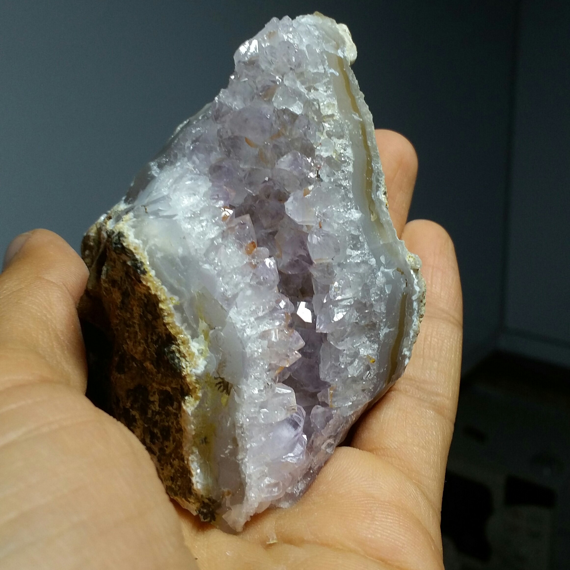 سنگ راف آمیتیست آمتیس آمیتیس آماتیس با تلالوئی بی نظیر و چشم نواز کد 11255