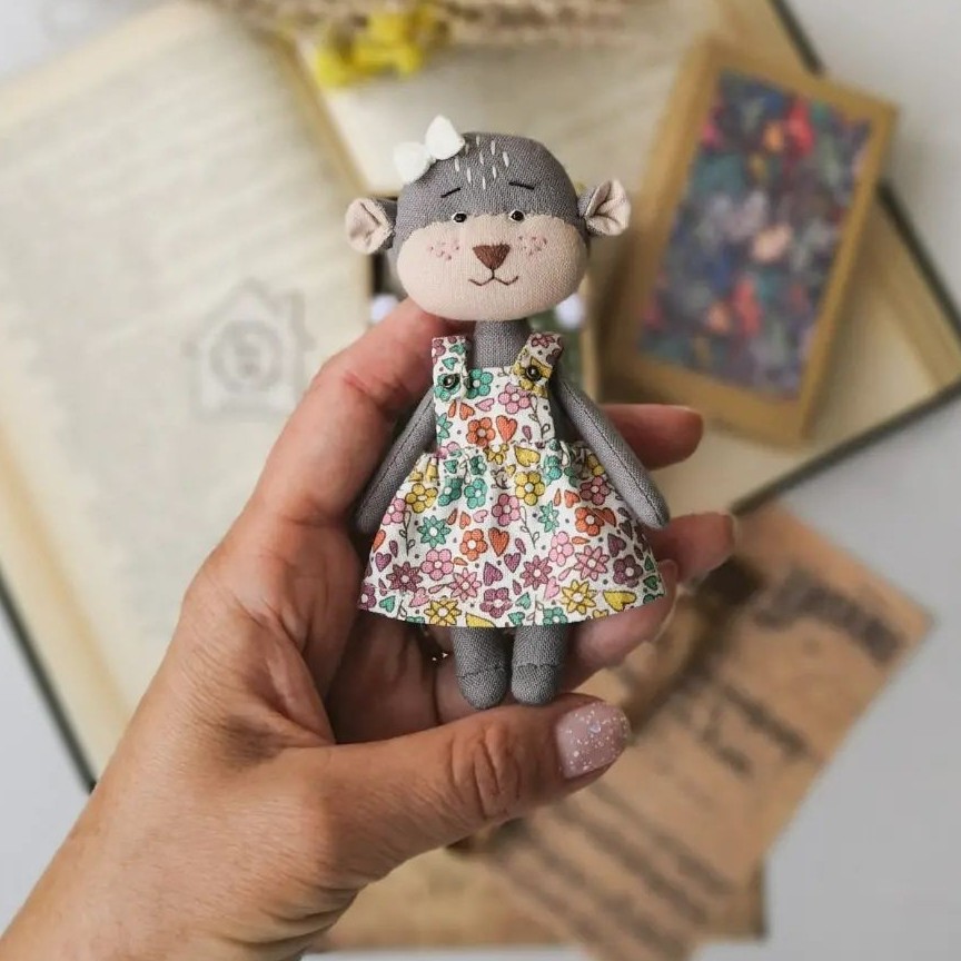 عروسک دست ساز