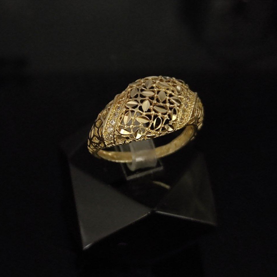 انگشتر طلاروس تراش دار پرنگین طرح طلا