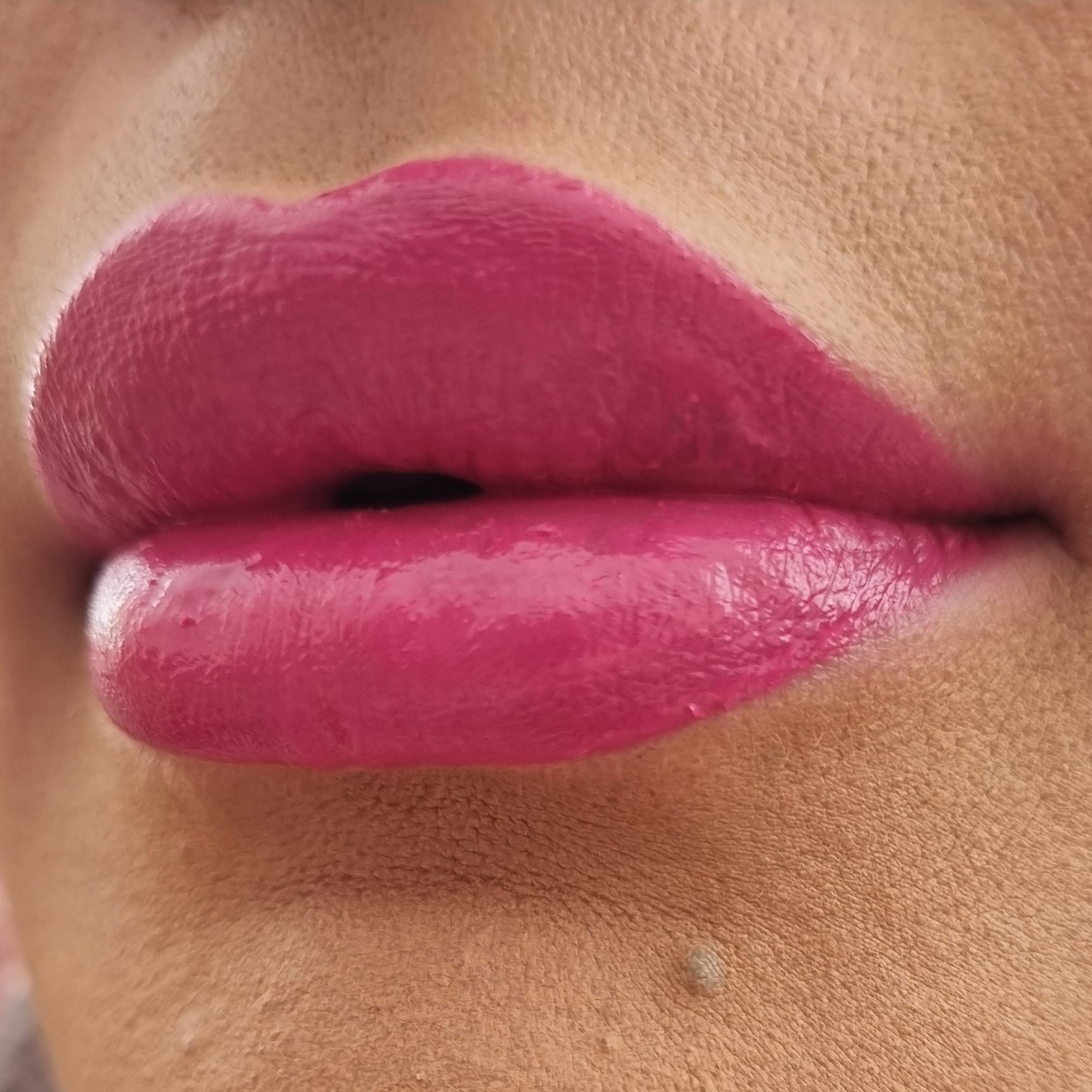 رژلب جامد رولی.رژلب جامد مدادی.رژلب مایع.رنگ این رژ صورتی شماره یک هست