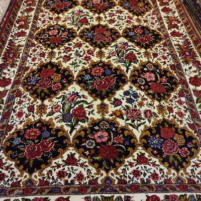 فرش دستبافت چهار متری طرح قاب گل رز کد AA82