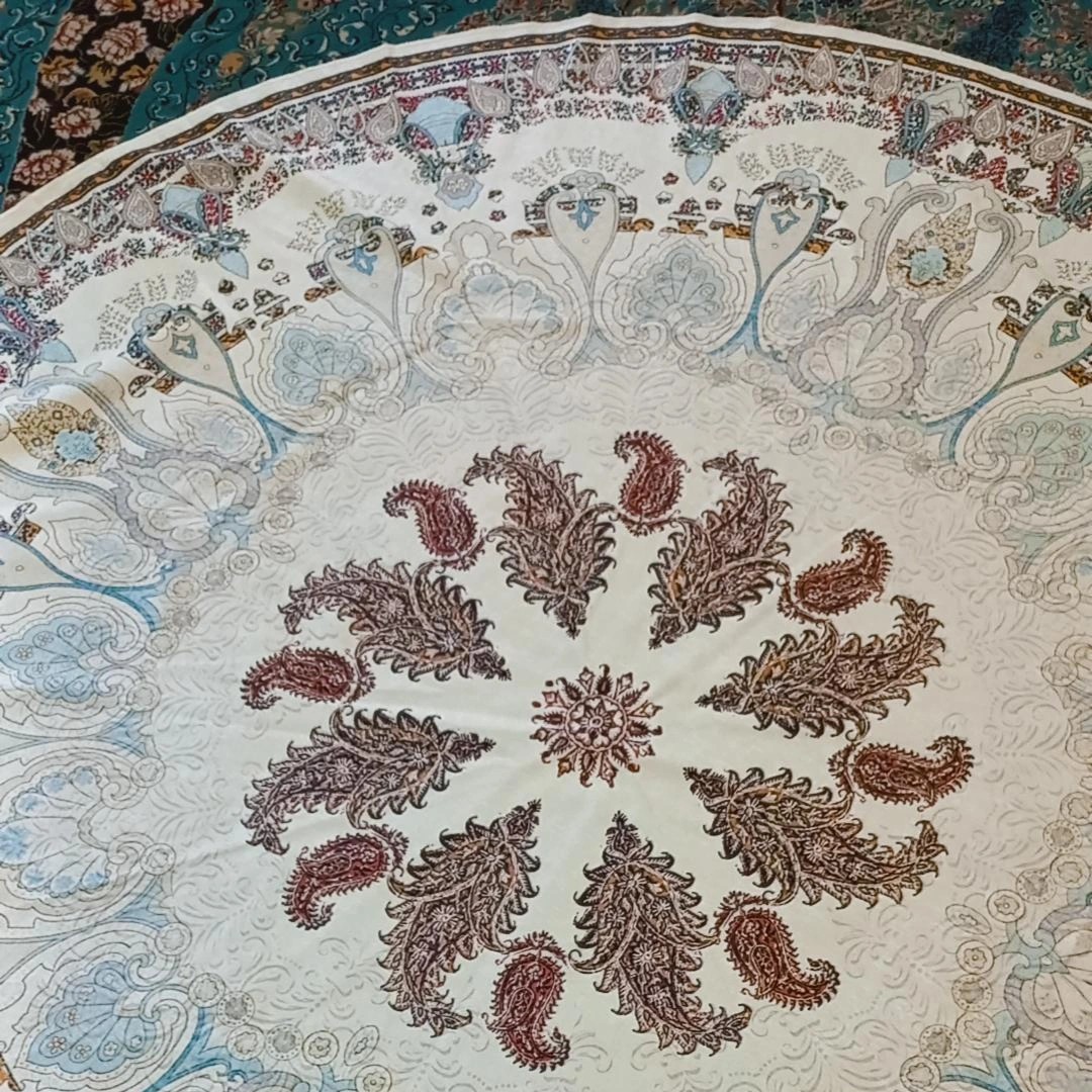 سفره،رومیزی مدل گرد،قطر 135سانت،قابل شست و شو،طرح و رنگ ثابت،جنس مخمل شانل