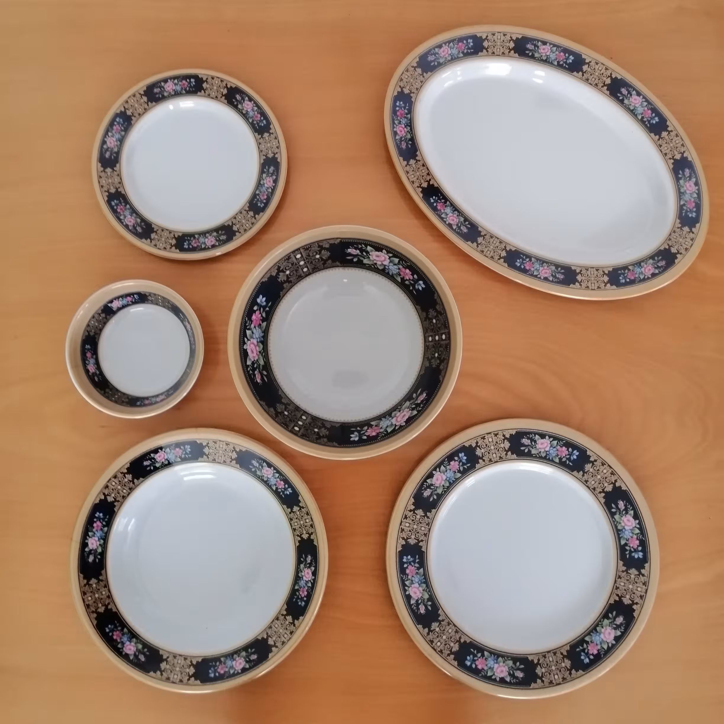 سرویس 26 پارچه ملامین گلدار درجه 1 ، 100درصد  ملامین پشت و رو براق  قابل استفاده در ماشین ظرفشیویی و مایکروویو  نشکن