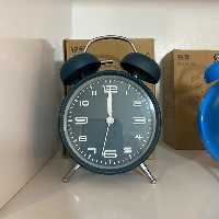  ساعت رومیزی فلزی زنگ دار طرح قدیم 